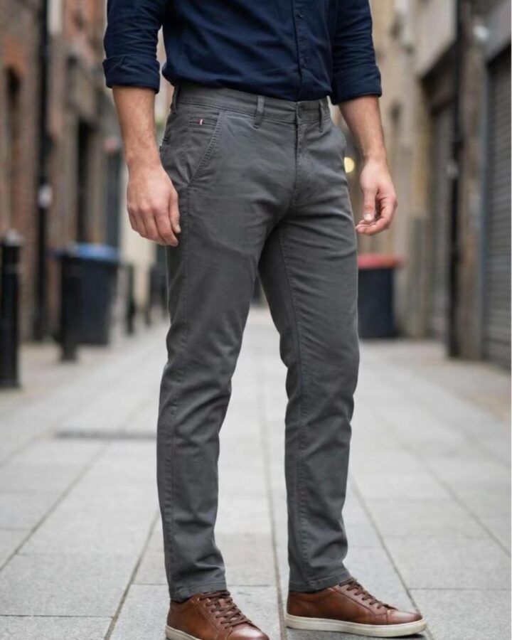 Pantalón chino color Gris
