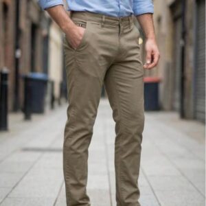 Pantalón chino Par en Par color Kakhi, vista frontal