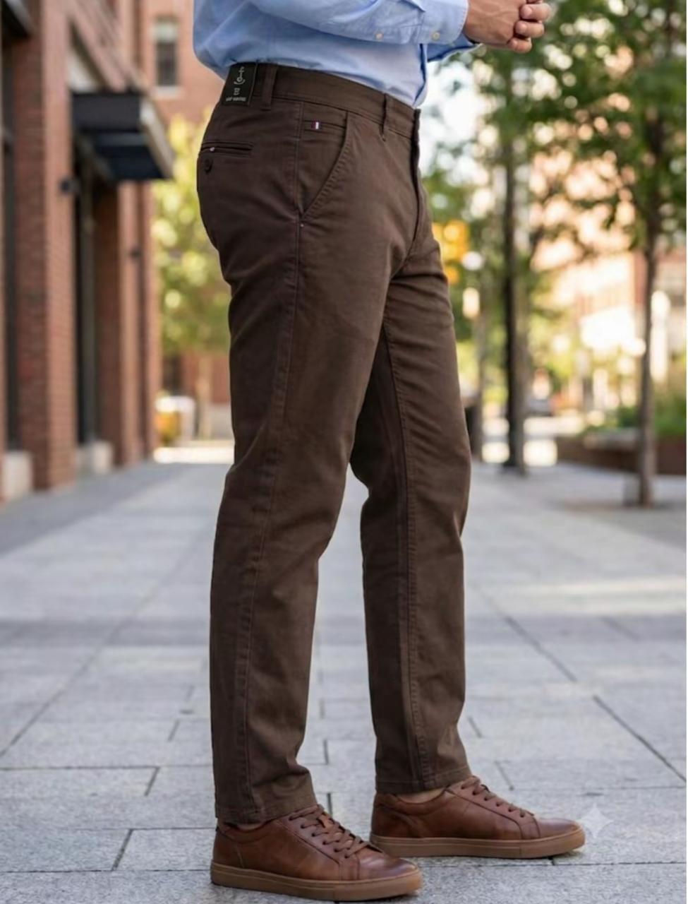 Pantalón chino Par en Par color Moka