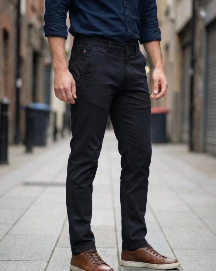 Pantalón chino color Negro